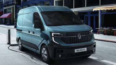 Renault Master E-Tech - front 